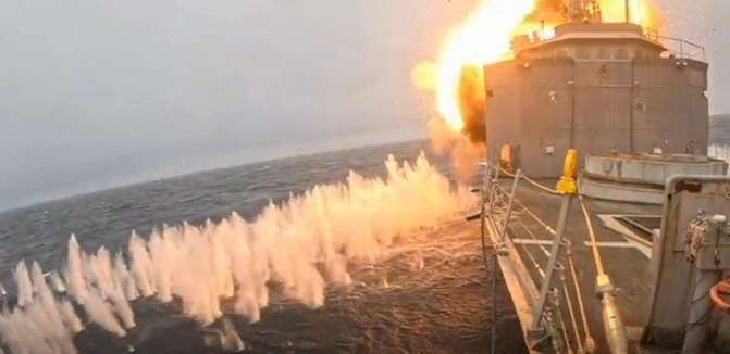 USS Klakring sunk in US-UK naval exercise
