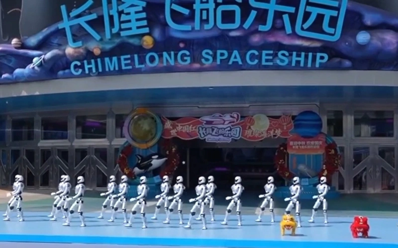 China opens world's first large-scale robot theme park in Zhuhai