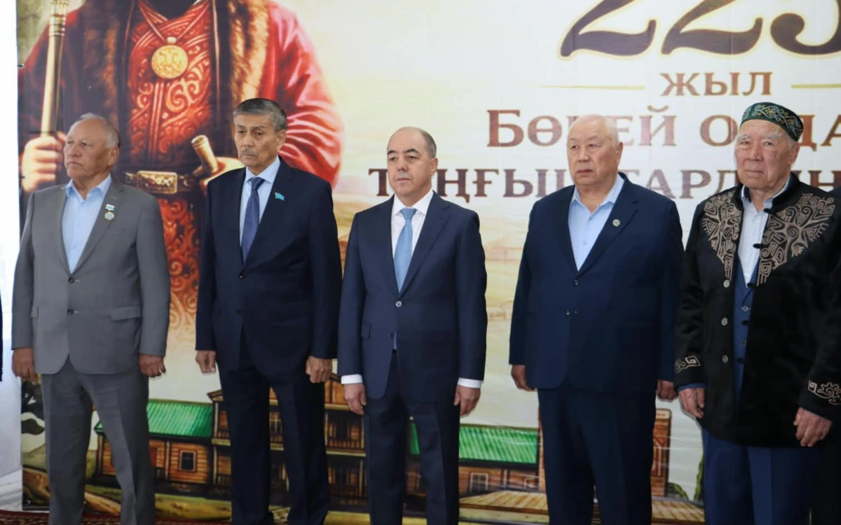 Бөкей ордасының тарихын түгендеген үш кітап жарық көрді