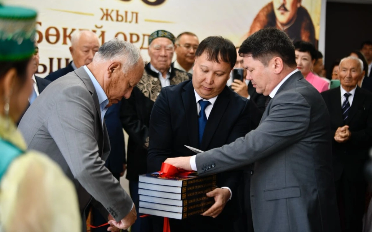 Бөкей ордасының тарихын түгендеген үш кітап жарық көрді