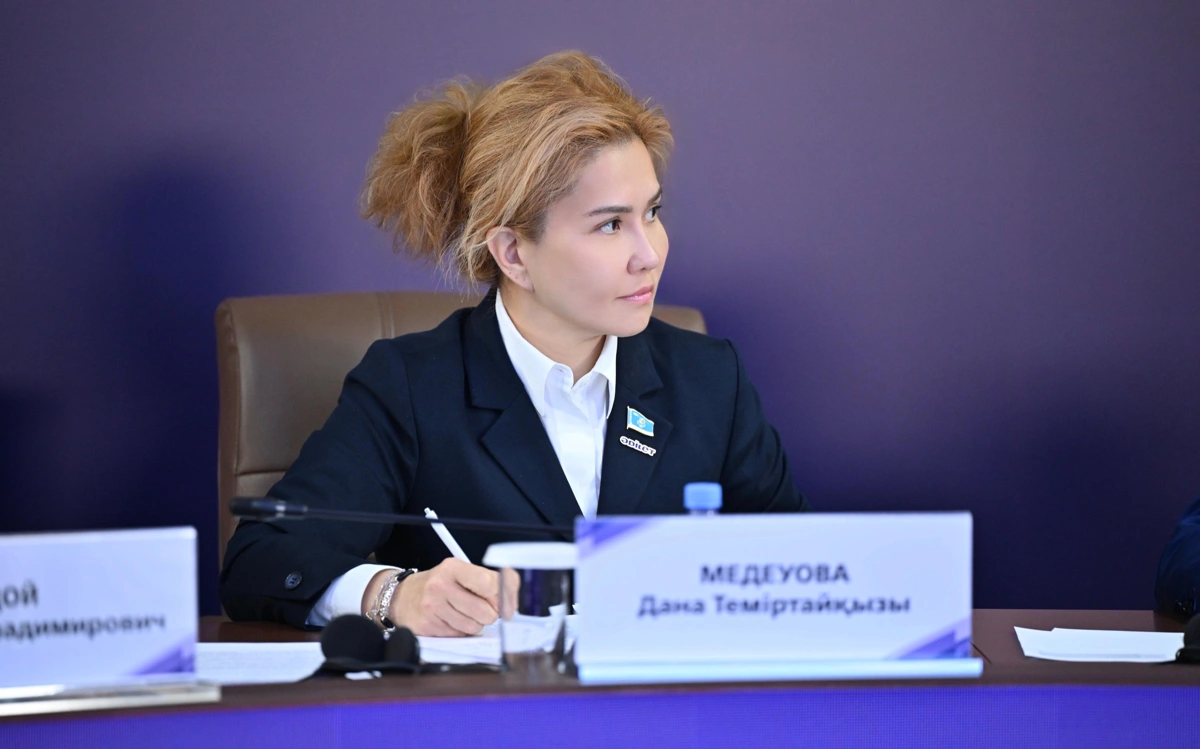 &laquo;Медицина қызметкерінің кәсіби мәртебесі &ndash; ұлттық қауіпсіздік факторы&raquo; тақырыбында дөңгелек үстел отырысы өтті.