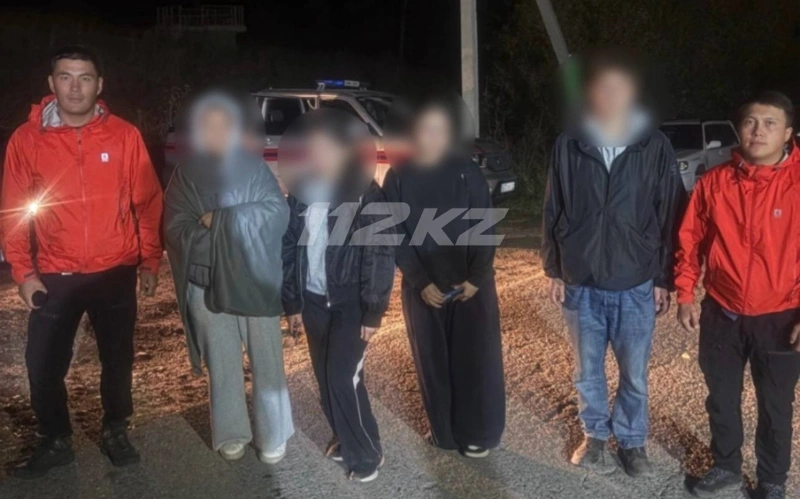 Алматы тауларында адасып қалған төрт адамды құтқарушылар алып түсті