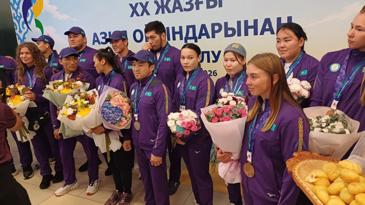 Триумфаторов Азиады-2026 встретили в аэропорту Алматы