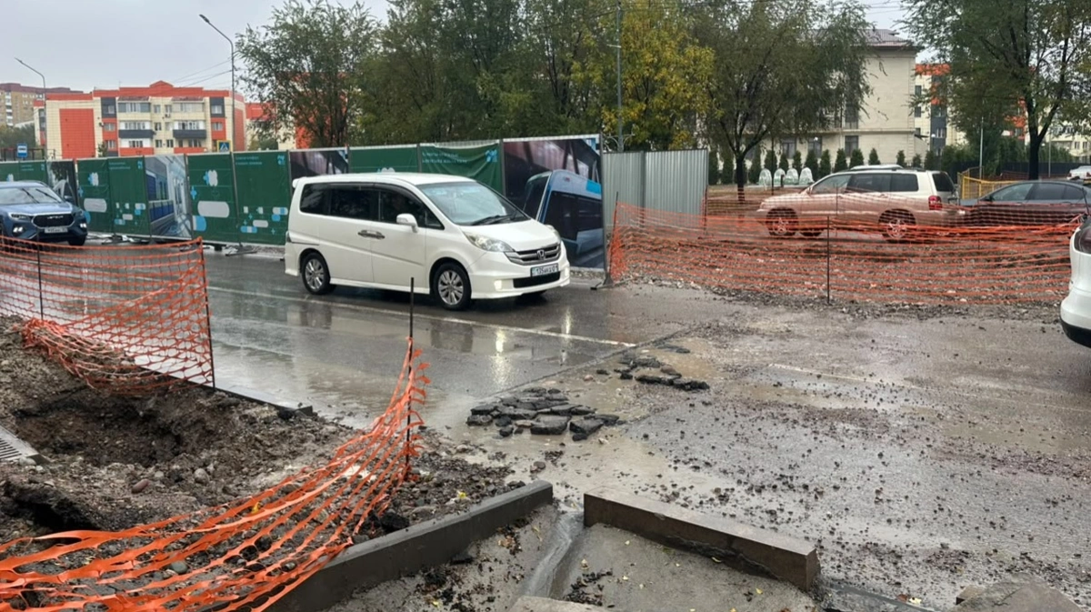 Участок дороги на Момышулы просел из-за дождей в Алматы
