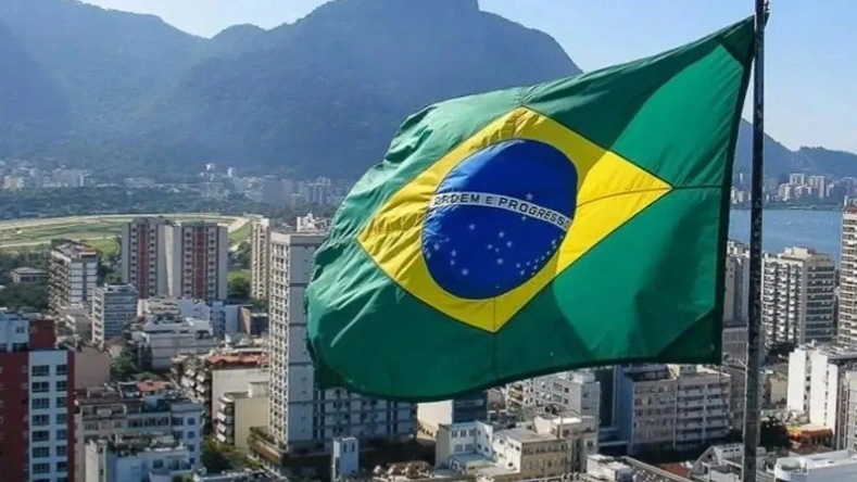 Flávio Bolsonaro, Lula da Silva advance to presidential election runoff