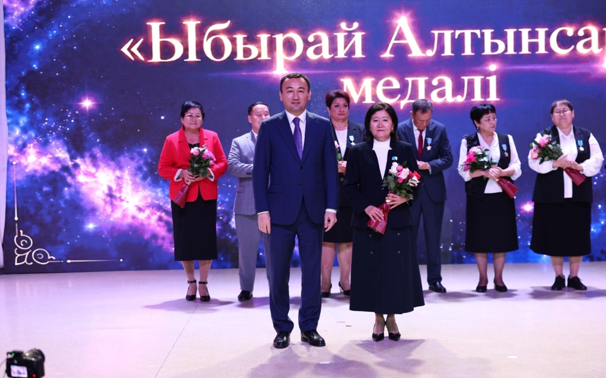 Ұлытауда мұғалімдер күніне орай үздік білім ұйымдарына 6 миллион теңгелік сыйақы табысталды