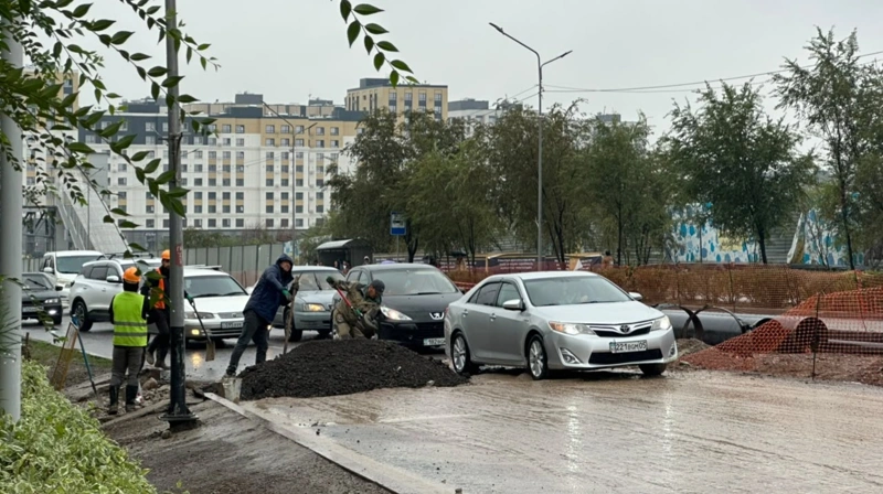 Участок дороги на Момышулы просел из-за дождей в Алматы