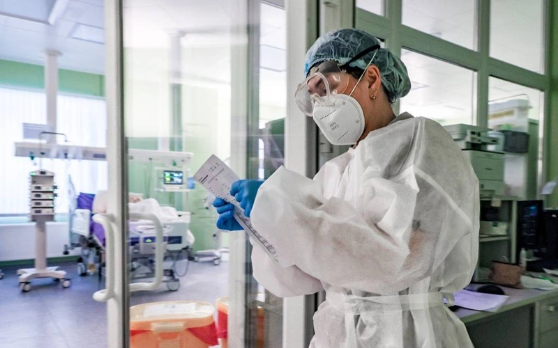 COVID-19, rhinovirus detected among contacts of woman who died in Irkutsk