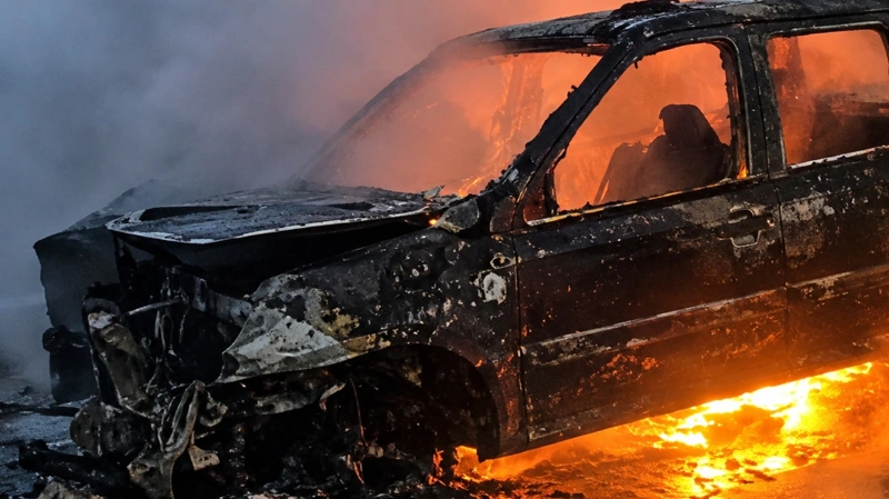 Пять автомобилей сгорели на уличной парковке в Астане