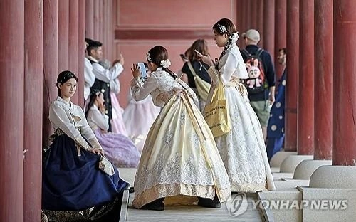 South Korea, Seoul, tourists