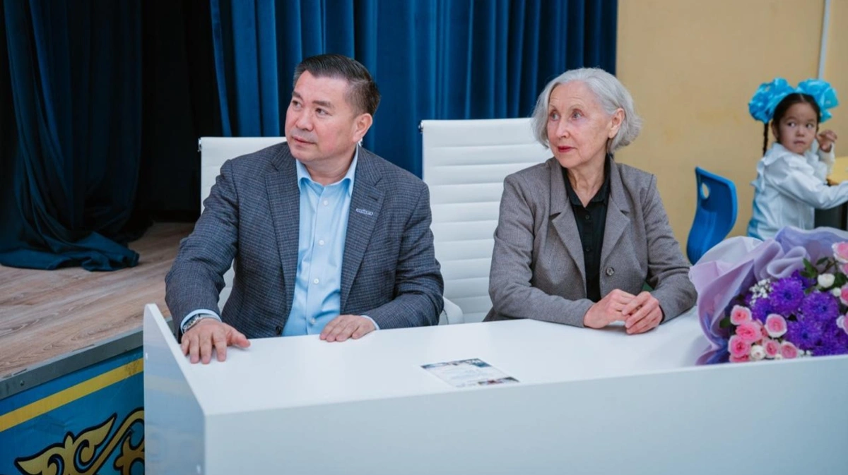 Школа-гимназия № 7 Уральска и Евразийский холдинг Beijing Jinyi Yuanfang Holding Group подписали меморандум