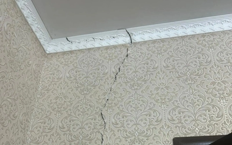 Жители Арыси требуют проверить влияние взрывов на их дома