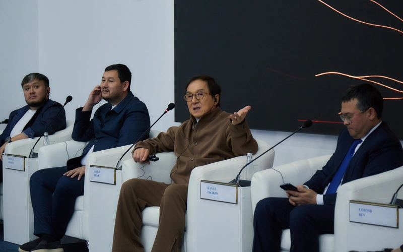 Джеки Чан сделает «казахскую» комнату дома для рекордного количества подарков из Казахстана