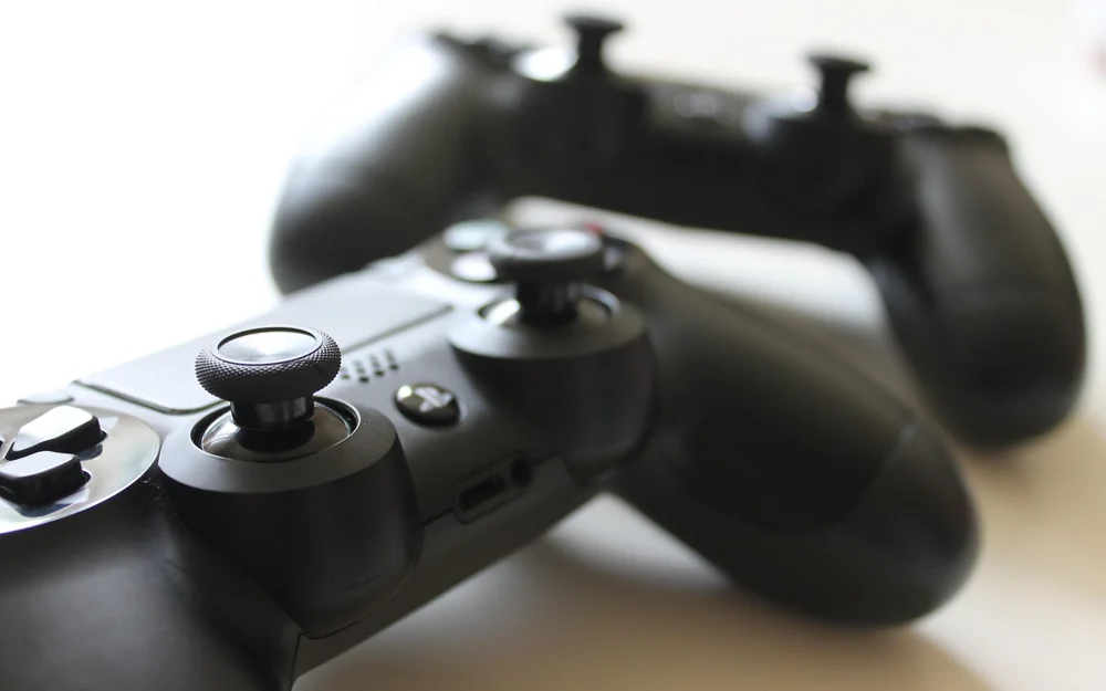 Павлодардағы ҚАЖ мекемесінен 15 смартфон мен PlayStation табылды