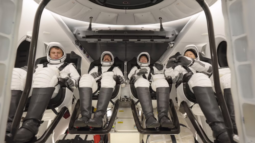 Корабль SpaceX вернул экипаж с Международной космической станции