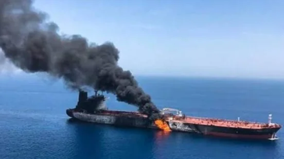 Иран заявил о подрыве танкера на морской мине в Ормузском проливе