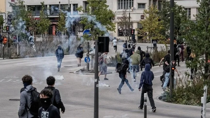 France high school protests leave 8 education staff injured