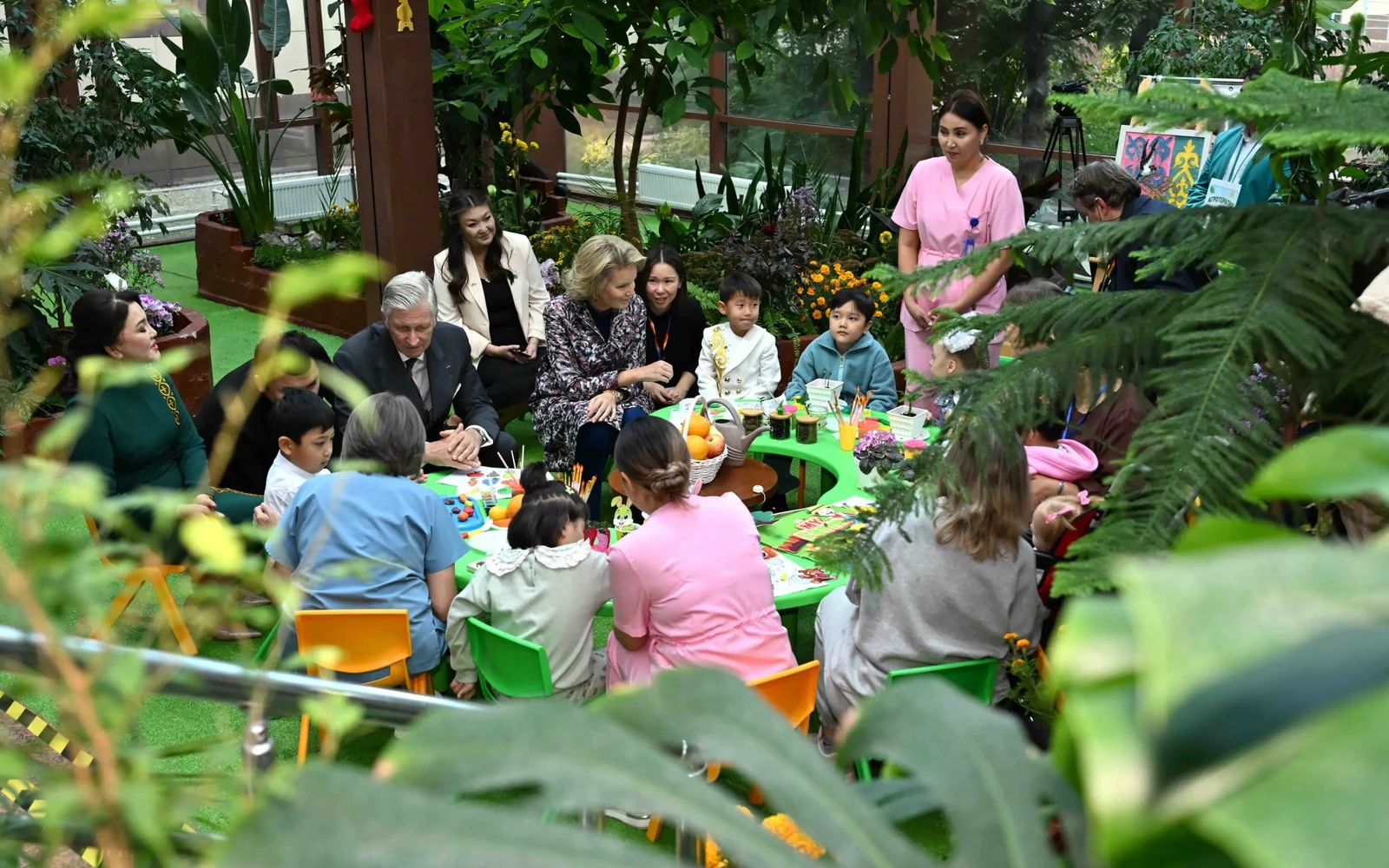 Президент Казахстана и королевская чета Бельгии посетили центр детской реабилитации в Астане