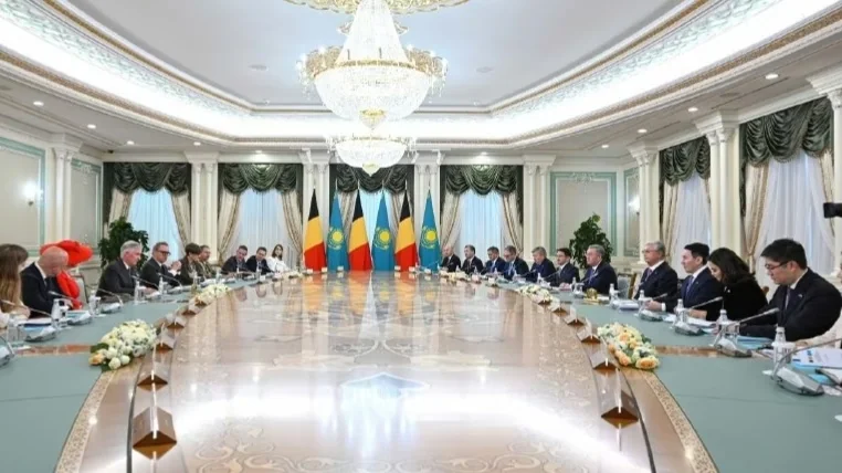 Президент Бельгияликлар Қироли ва Қироличаси билан кенгайтирилган таркибда музокаралар ўтказди