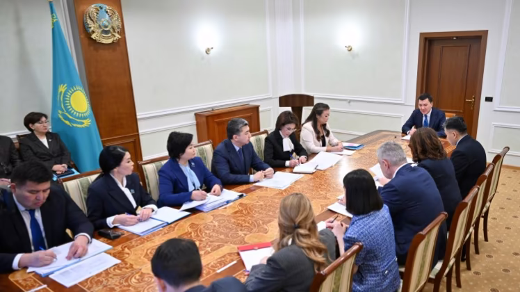 За три года по инициативе Президента принято 11 законов по защите прав и интересов детей — Ерлан Карин