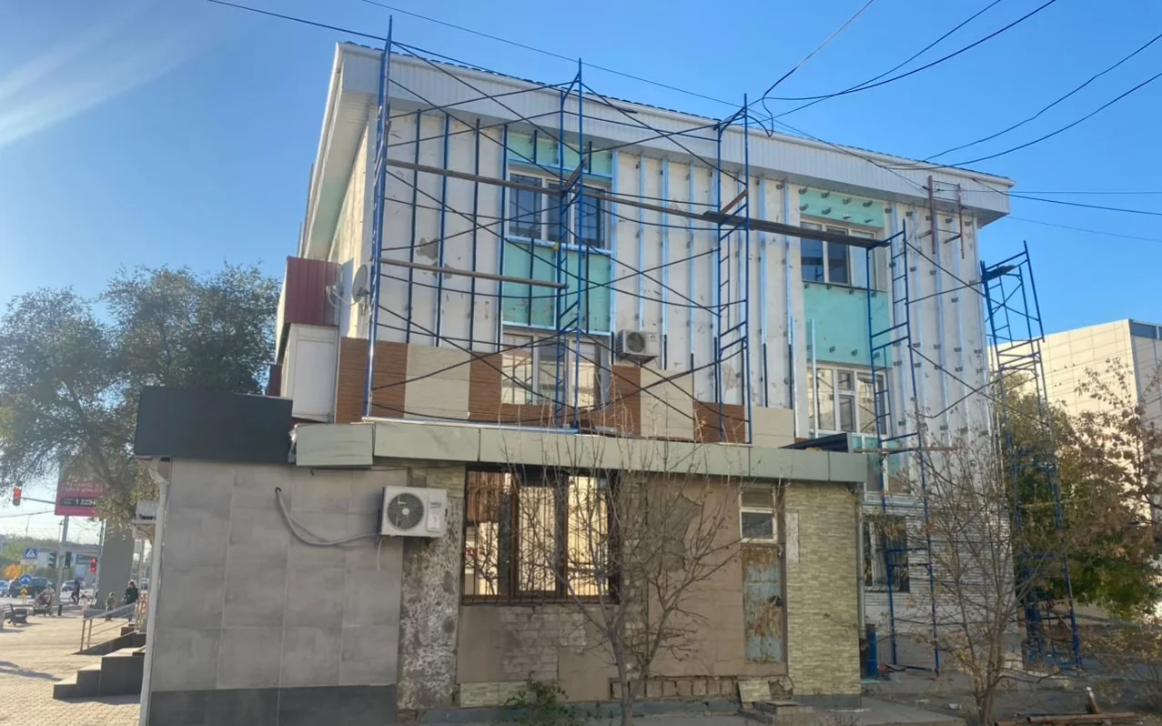  Атырауда төрт үйдің қасбетін қаптау жұмысы бірінші қабаттан аспай қалды