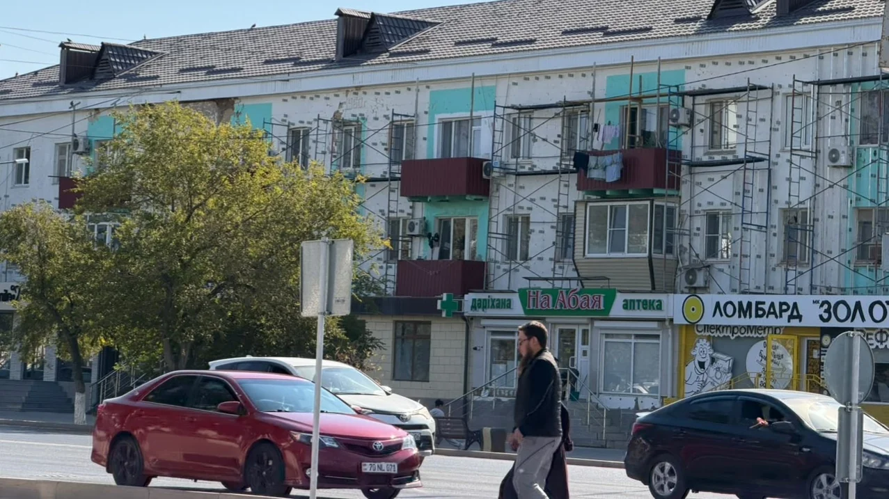 Ремонт четырех домов в Атырау не завершили в срок из-за проблем с финансированием