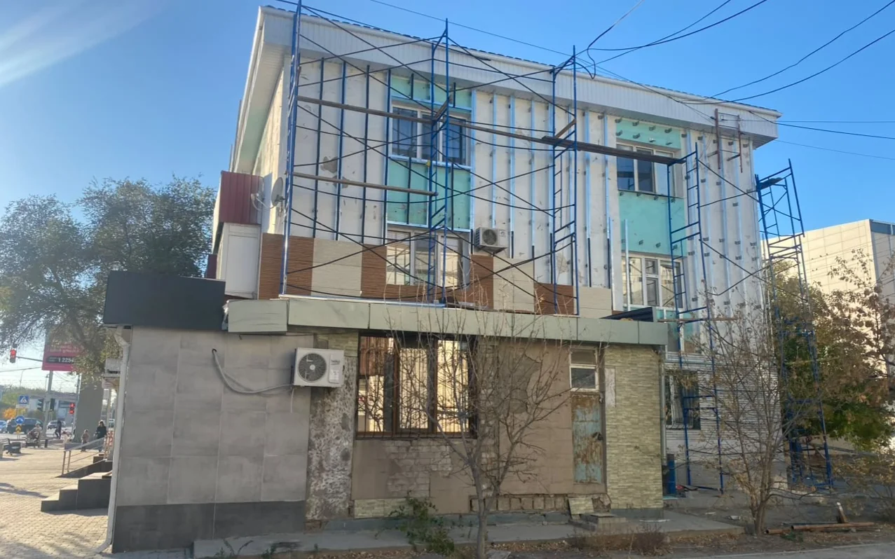 Ремонт четырех домов в Атырау не завершили в срок из-за проблем с финансированием