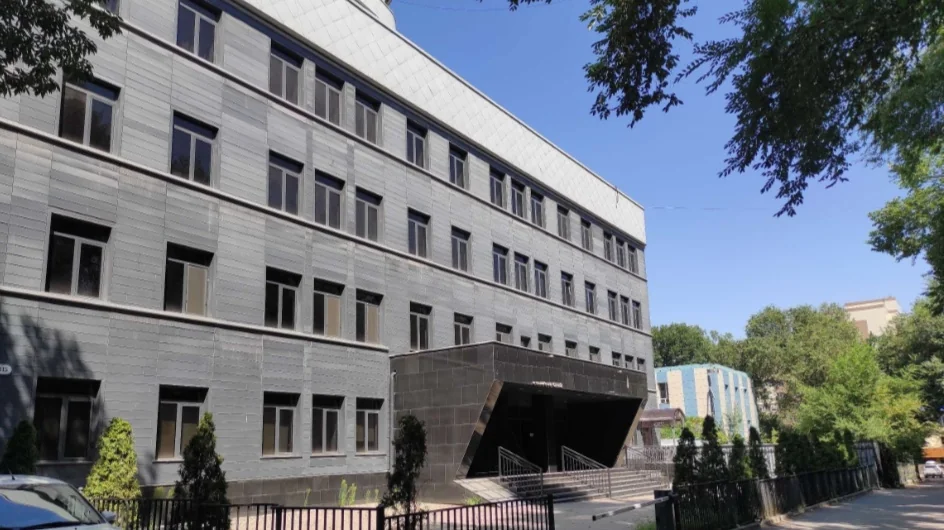 Бывший отель Кайрата Сатыбалдыулы снова выставили на торги в Алматы