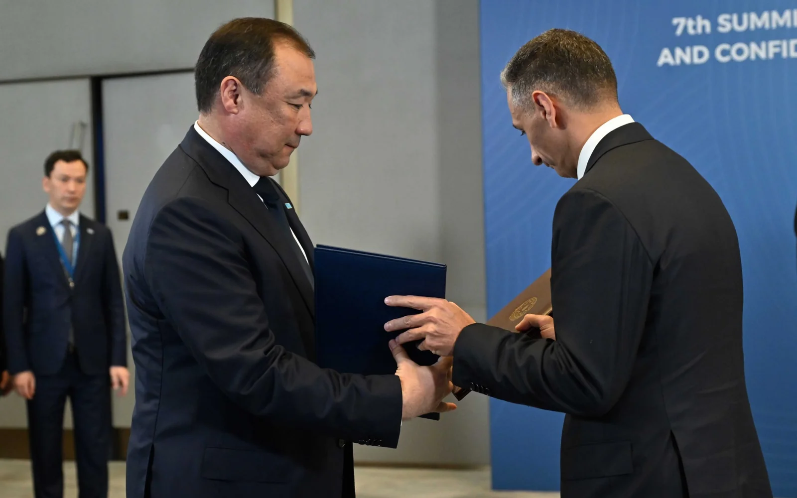 Транскаспий халықаралық көлік дәлізін дамыту жөніндегі келісімдермен алмасу