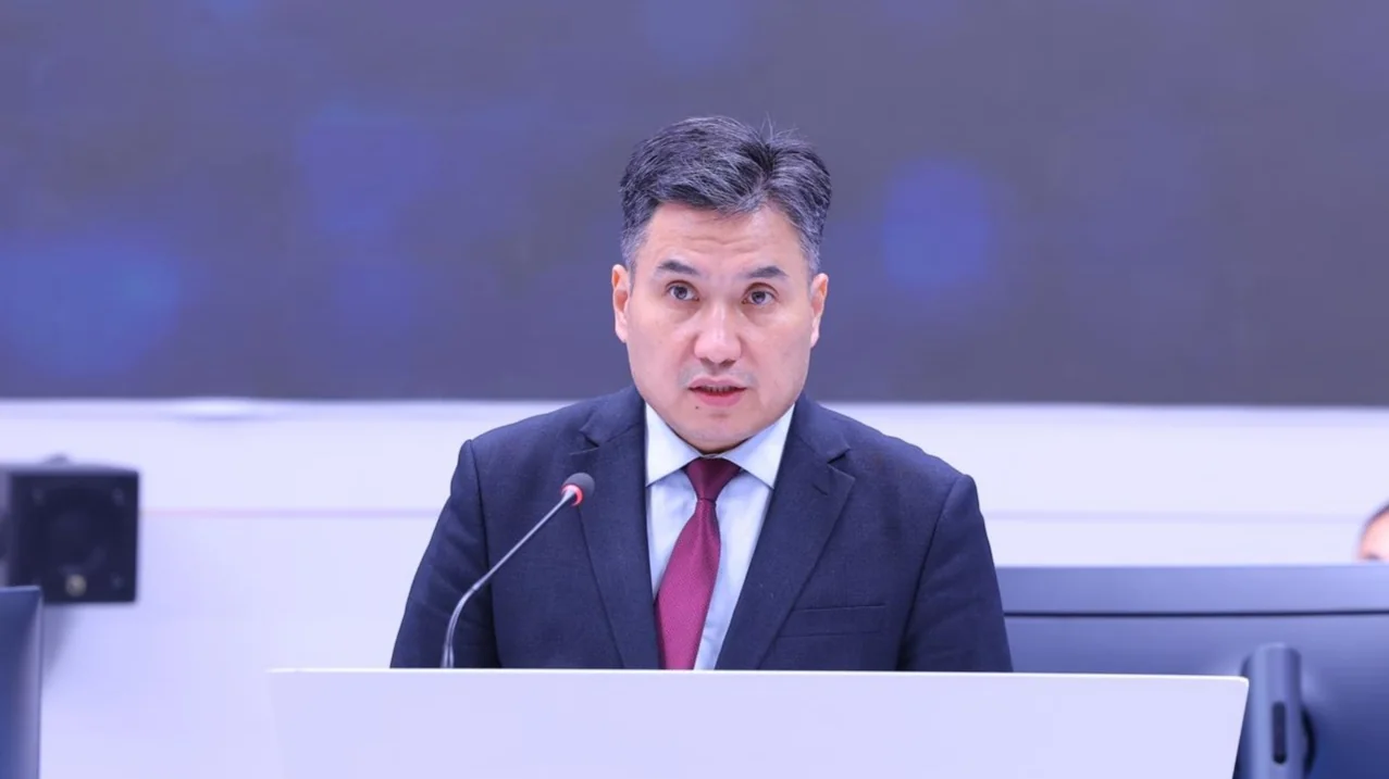 Бектенов әлеуметтік-еңбек саласын цифрландыру мәселелерін қарады