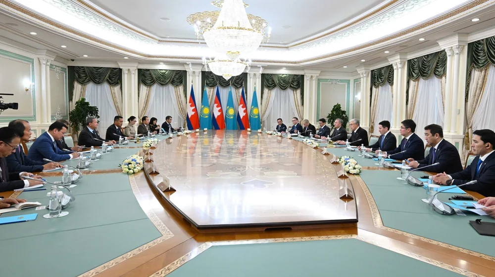 Қасым-Жомарт Тоқаев пен Хун Манет кеңейтілген құрамда келіссөз жүргізді