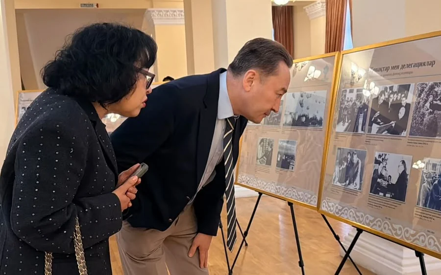 Более 70 архивных документов и фотографий представили на выставке к 80-летию Академии наук Казахстана
