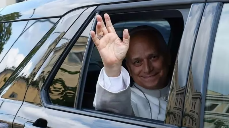 Rım Papasy XIV Lev ókpesine jasalǵan otadan keıin aýrýhanadan shyqty