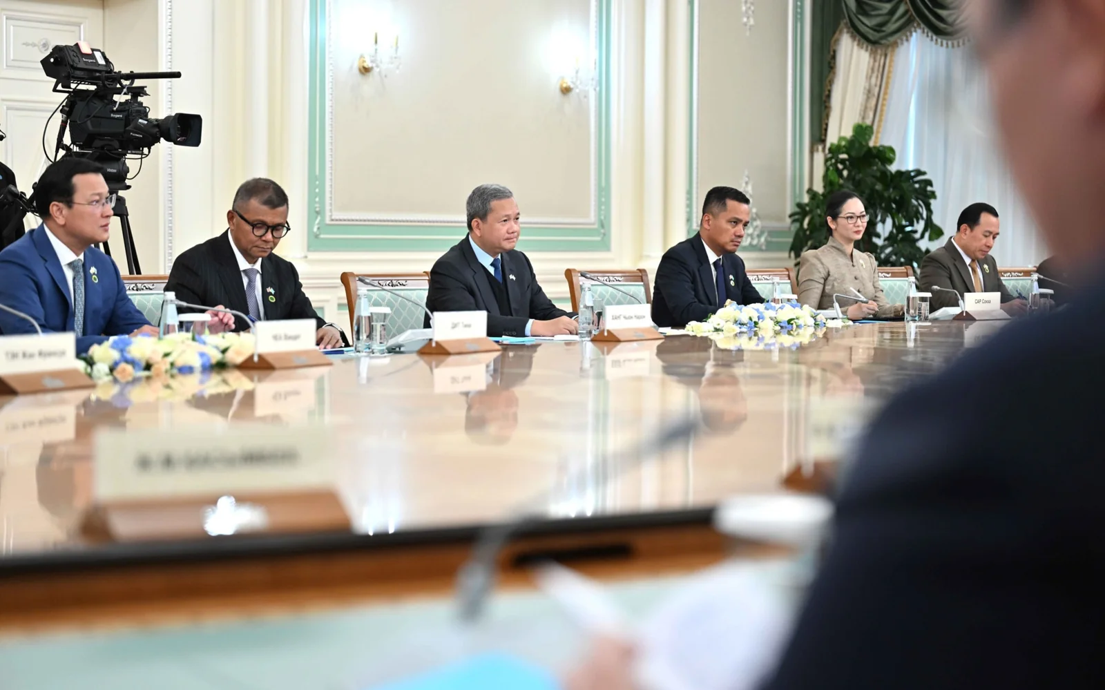 Қасым-Жомарт Тоқаев пен Хун Манет кеңейтілген құрамда келіссөз жүргізді