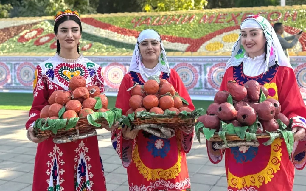 Древний праздник урожая Мехргон отмечают в Таджикистане