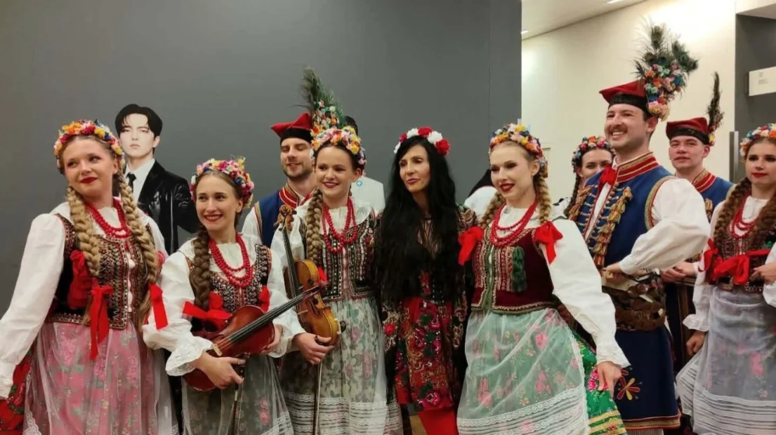  Польшада Димаш жанкүйерлерінің кездесуіне 400-ден астам адам жиналды 