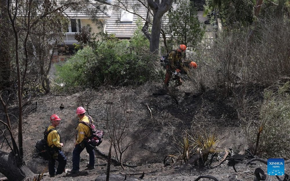 Firefighters continued battling four active wildfires across Southern California on Saturday as red flag warnings and extreme fire weather conditions heightened the risk of rapid fire spread, Qazinform News cites Xinhua.