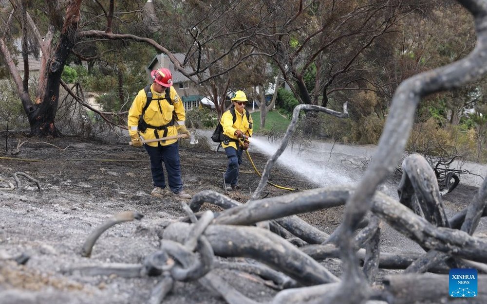 Firefighters continued battling four active wildfires across Southern California on Saturday as red flag warnings and extreme fire weather conditions heightened the risk of rapid fire spread, Qazinform News cites Xinhua.
