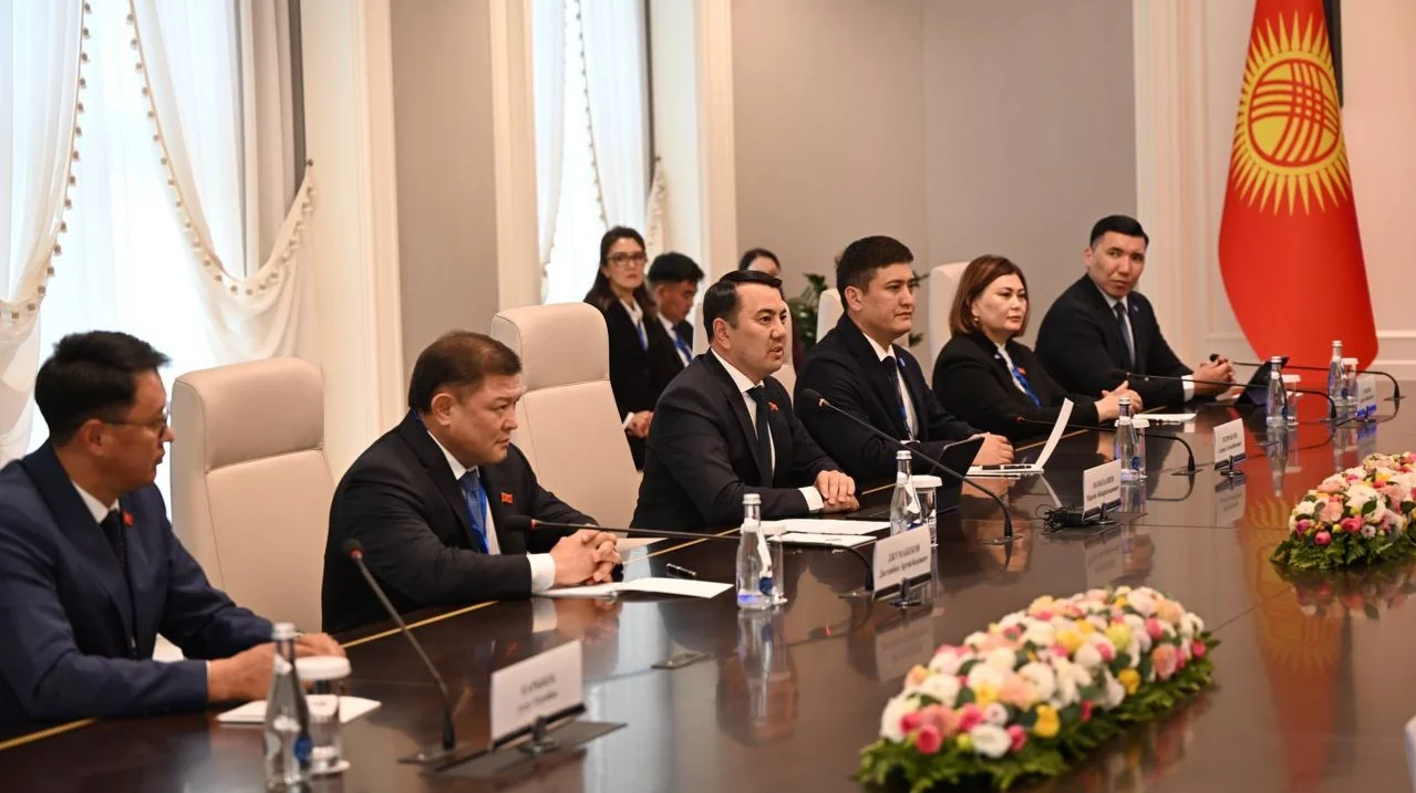 Спикер Курултая встретился с Председателем Жогорку Кенеша