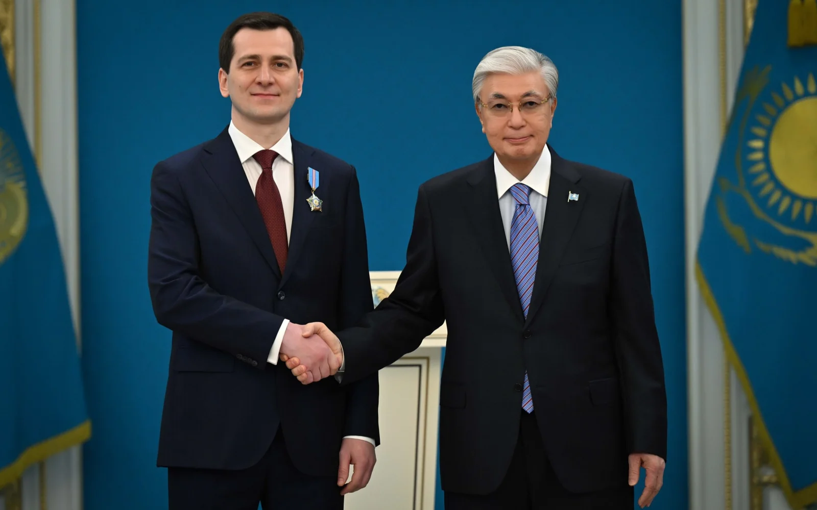 Глава государства наградил сотрудников служб спасения Казахстана