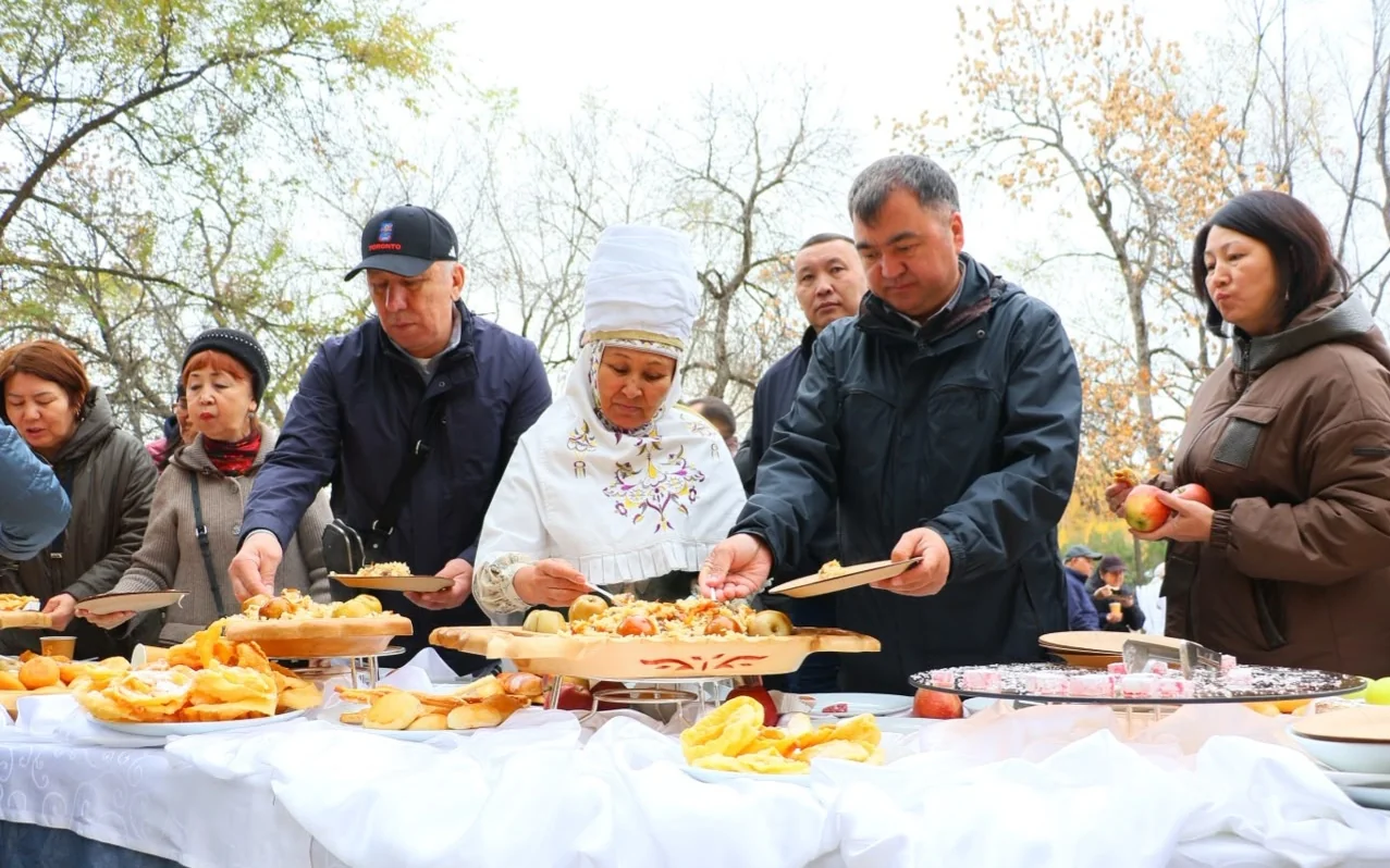 Фестиваль ко Дню яблока собрал более 500 гостей в Almaty Resort