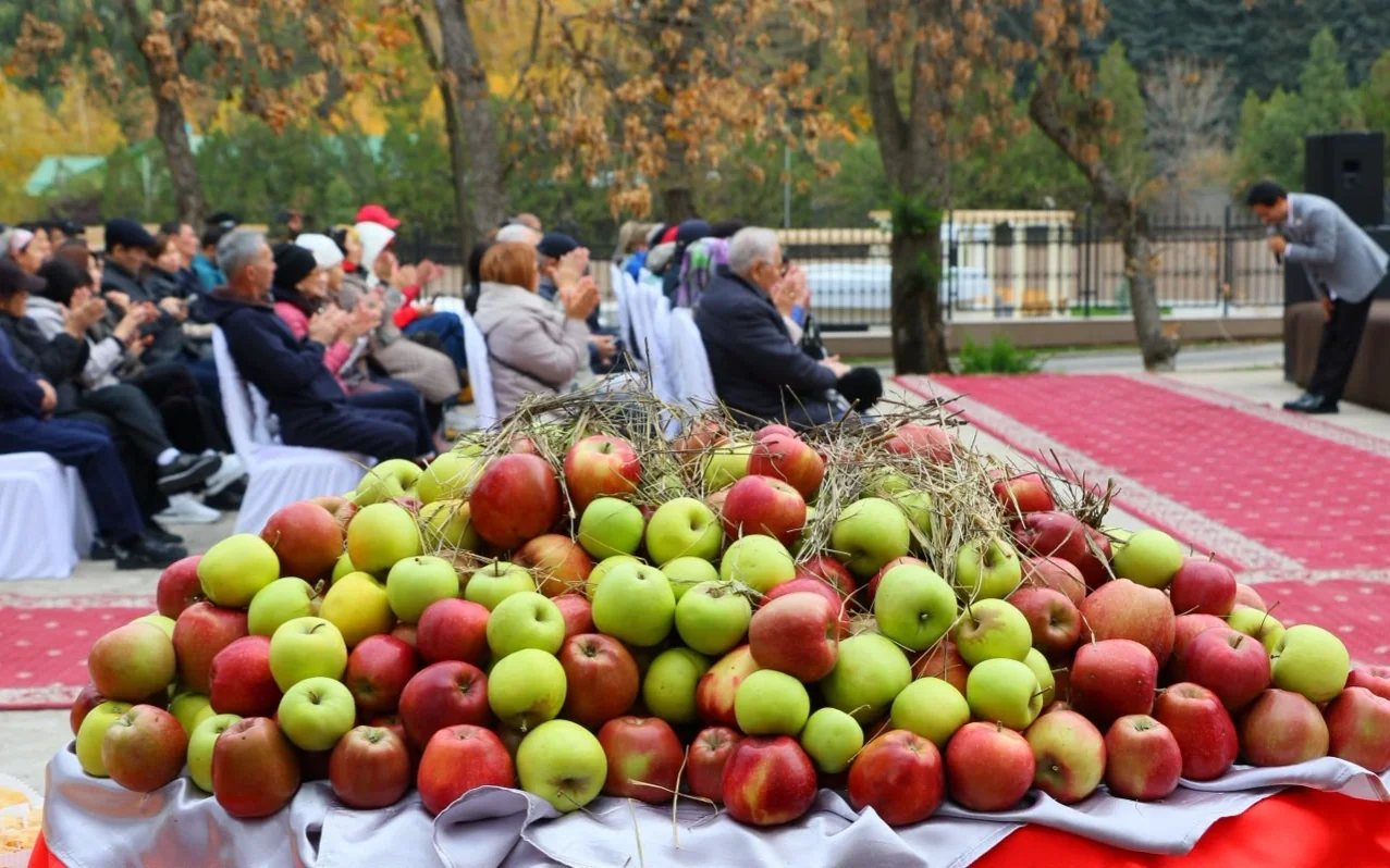 Фестиваль ко Дню яблока собрал более 500 гостей в Almaty Resort
