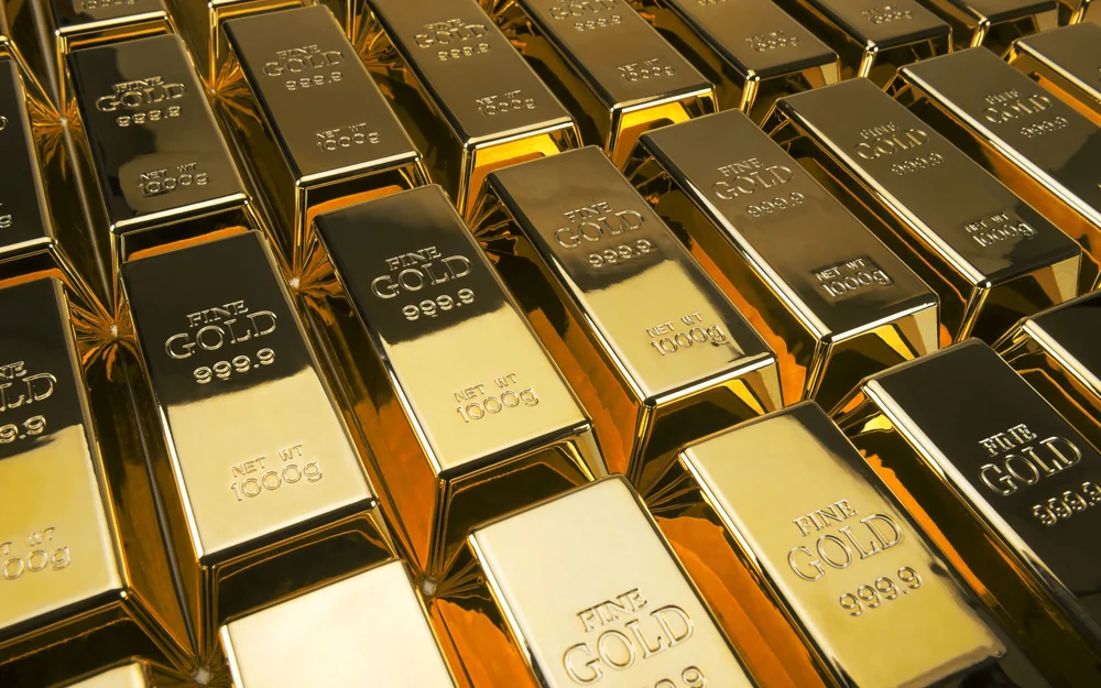 Gold prices drop over 1% on Thursday