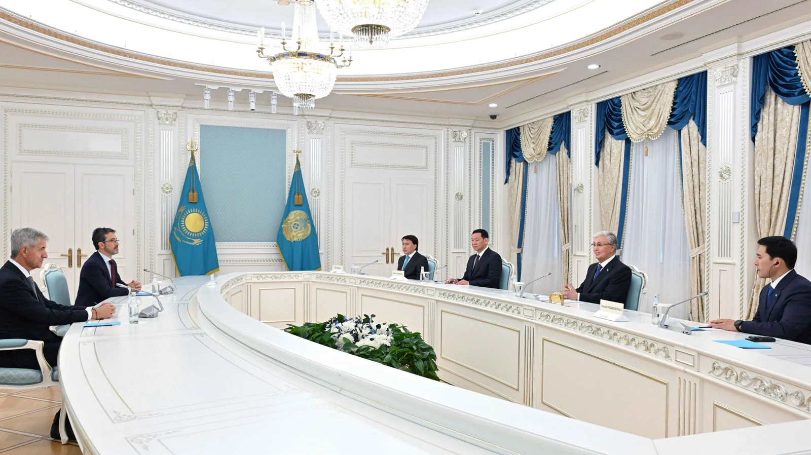 Президент Казахстана принял гендиректора &laquo;Атлетико Мадрид&raquo; 