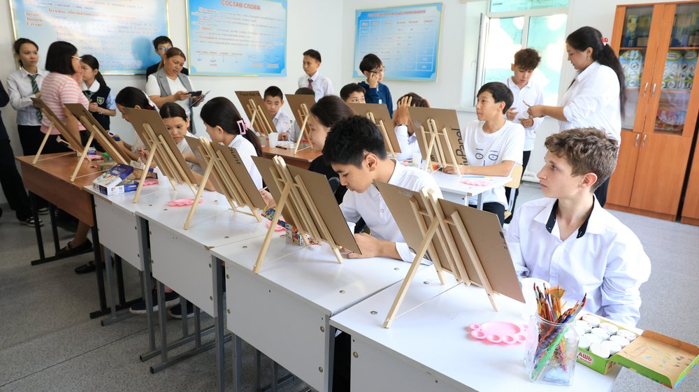 Kazakh high schoolers build AI platform to translate sign language in real time Aishabibi Yerlankyzy and Gainizhamal Berikkyzy piloted their web platform, QOLDAU AI, at Kyzylorda Specialized Boarding School No. 6 for Deaf and Hard-of-Hearing Children.