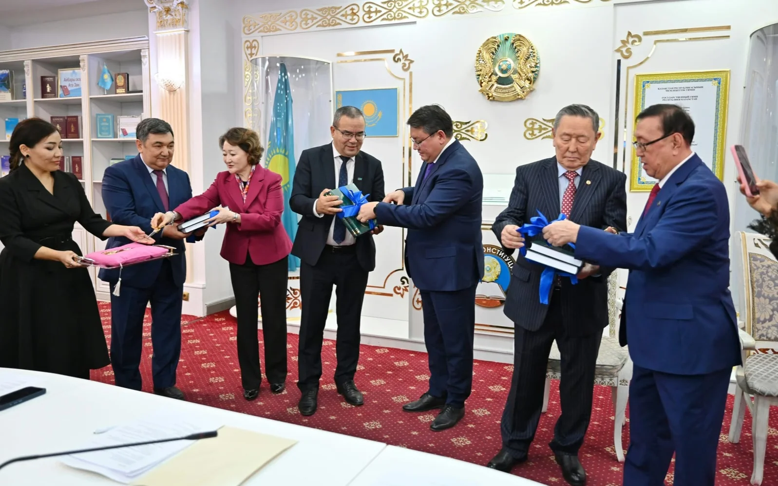 Түркі әлемінің тарихын түгендеген қос томдық жарық көрді