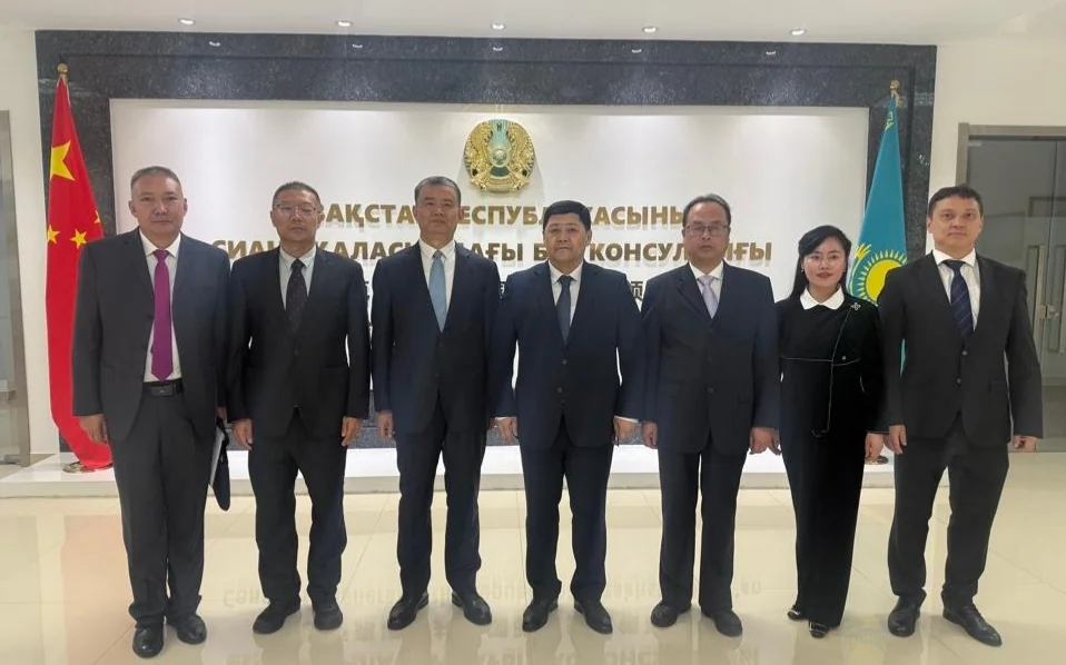哈萨克斯坦驻西安总领事会见中国酒泉市副市长魏永辉