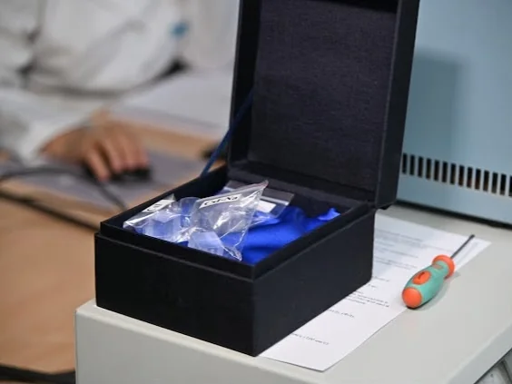 Ақтөбелік ғалымдар радиацияның кристалдарға әсер тіркейтін құрылғы ойлап тапты