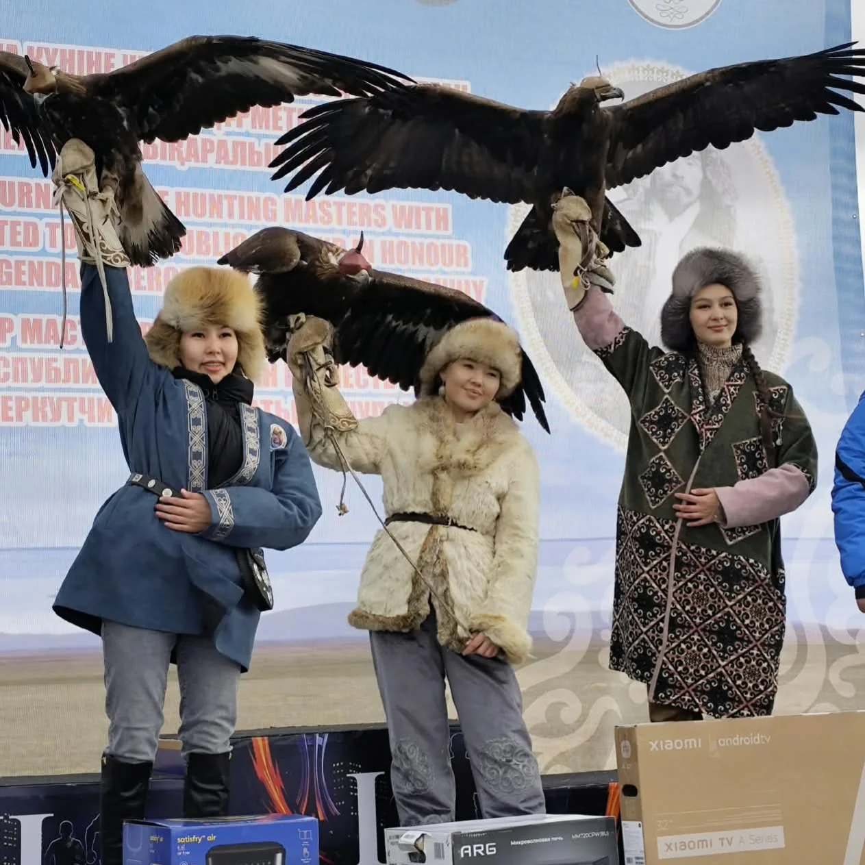 бүркітші қыздар