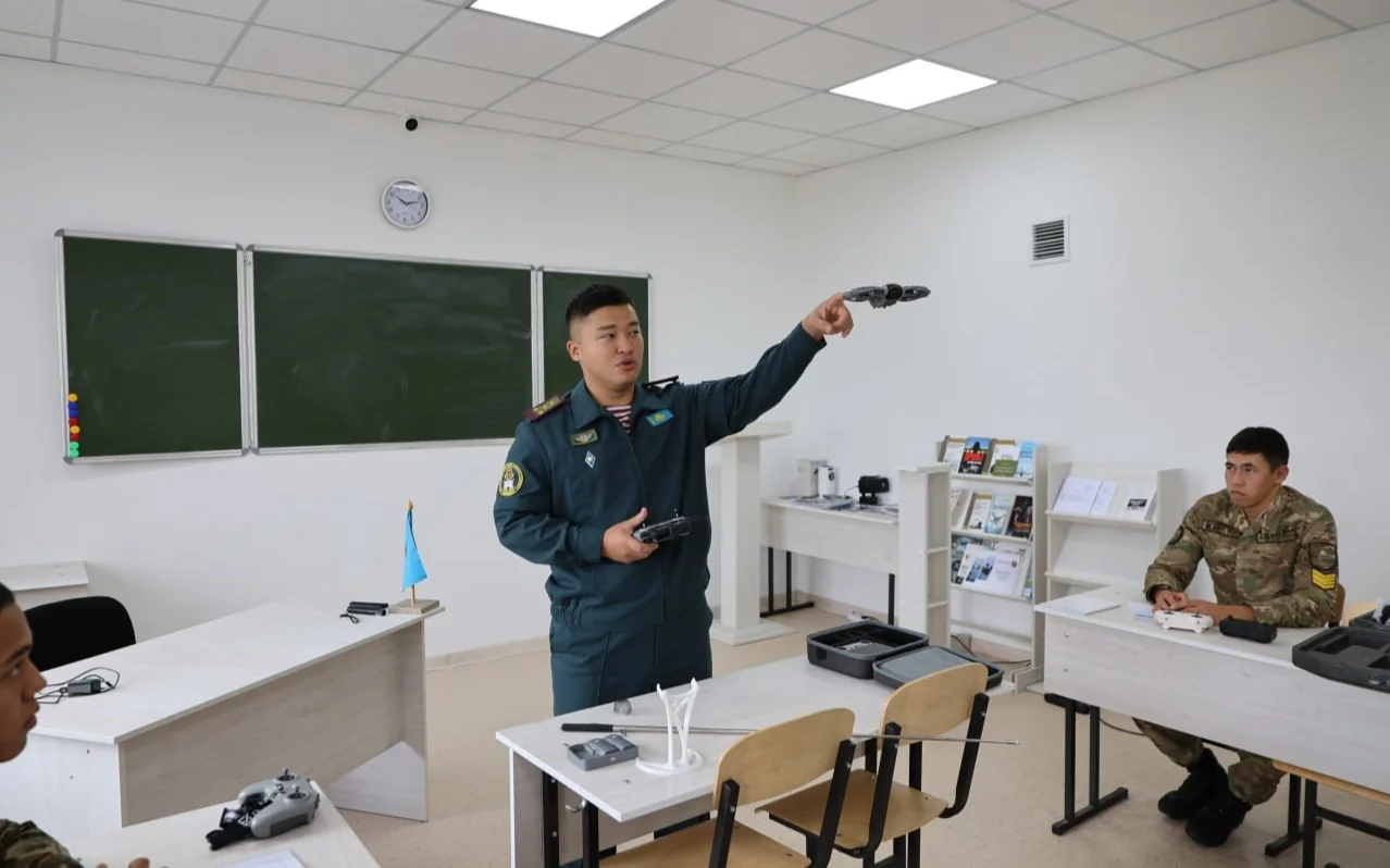 Ұлттық ұлан Академиясында курсанттарға дрон басқару үйретіледі